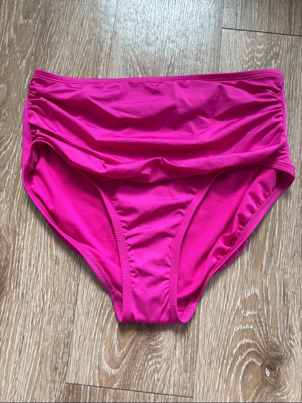 NWOT Kona Sol pink ruched bikini swim bottoms, size medium